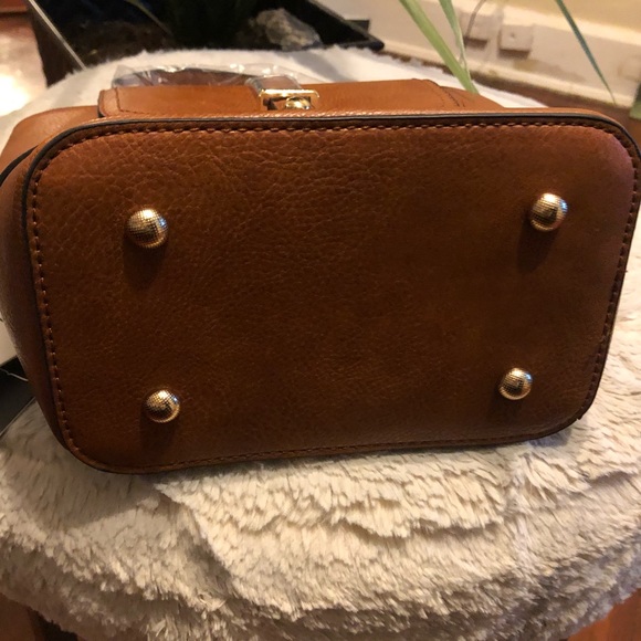 Isabelle Purse - Picture 3 of 6